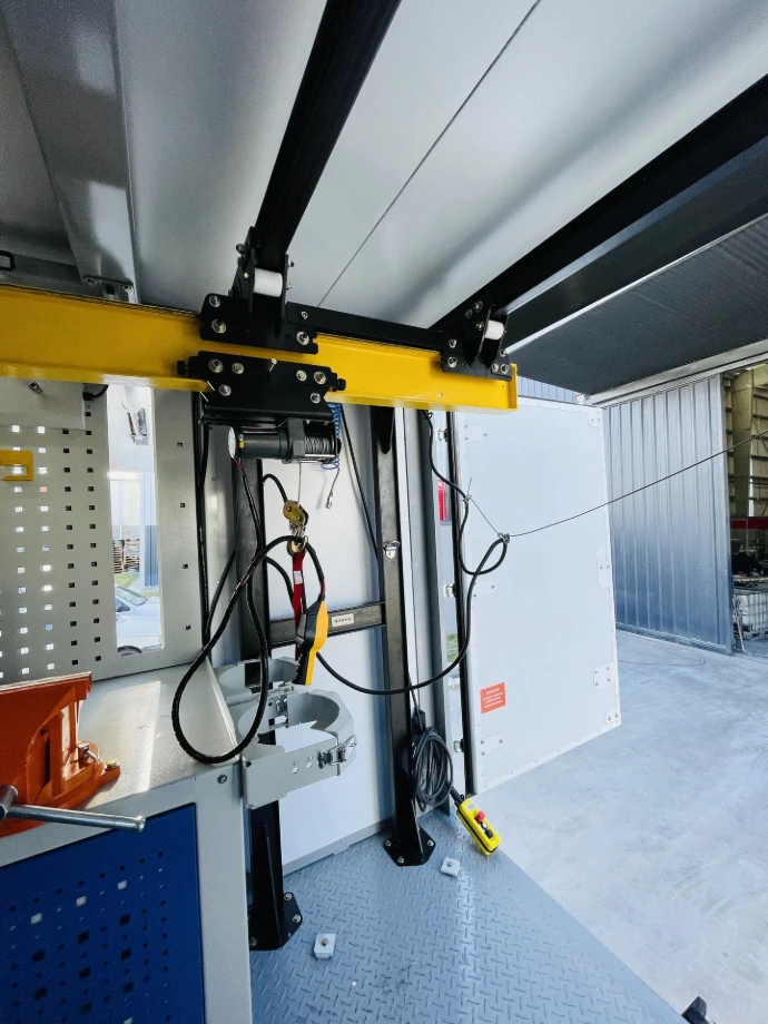 Equipamiento maquinas sobre camion